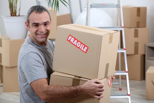 Local moving van supporting flats and apartments in Limehouse